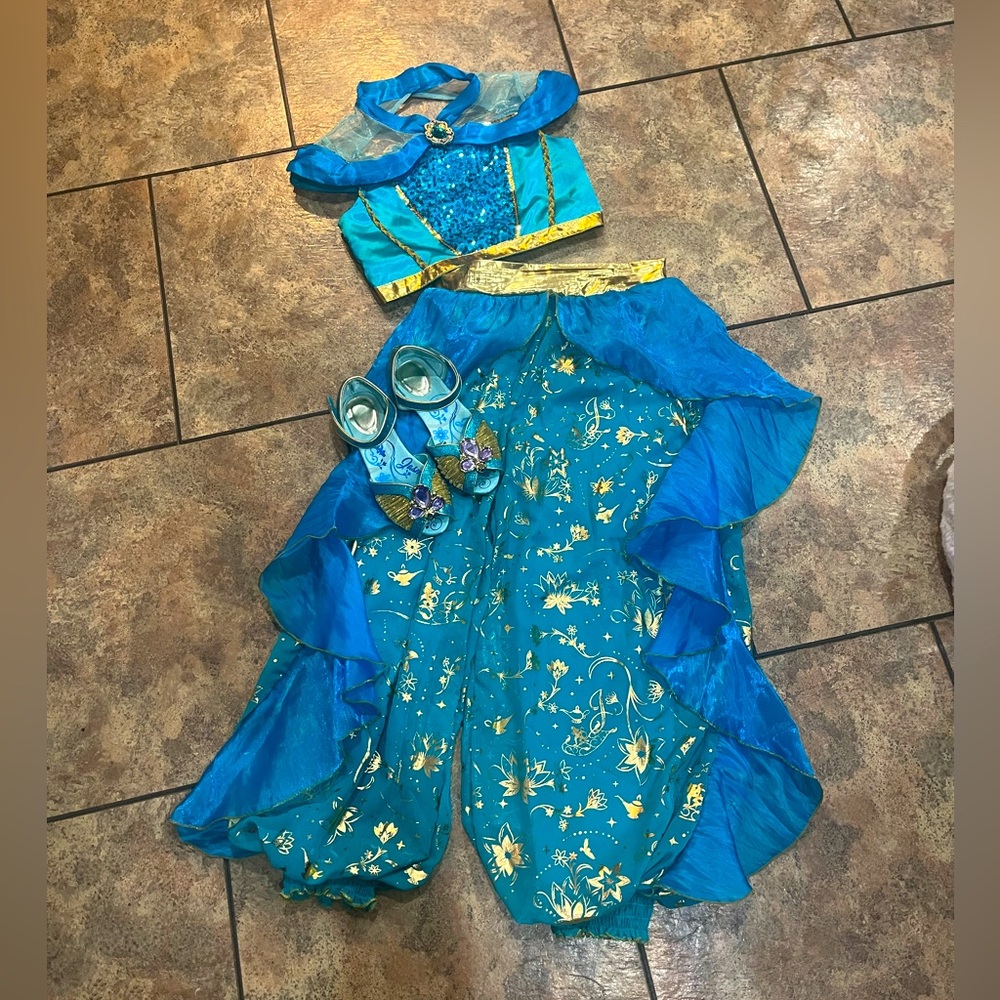 Disney Deluxe Jasmine costume with shoes
